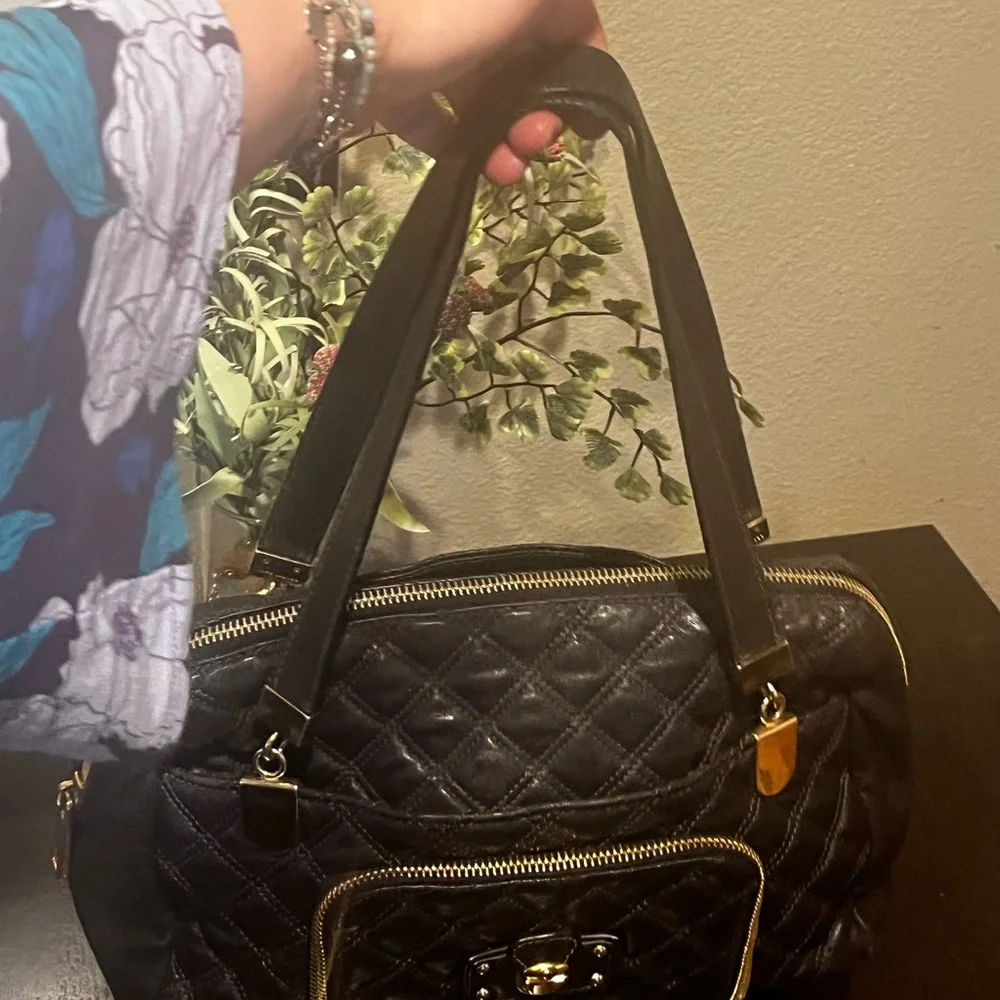 Marc Jacobs quilted black leather handbag in great condition. Gold hardware. - Picture 6 of 14
